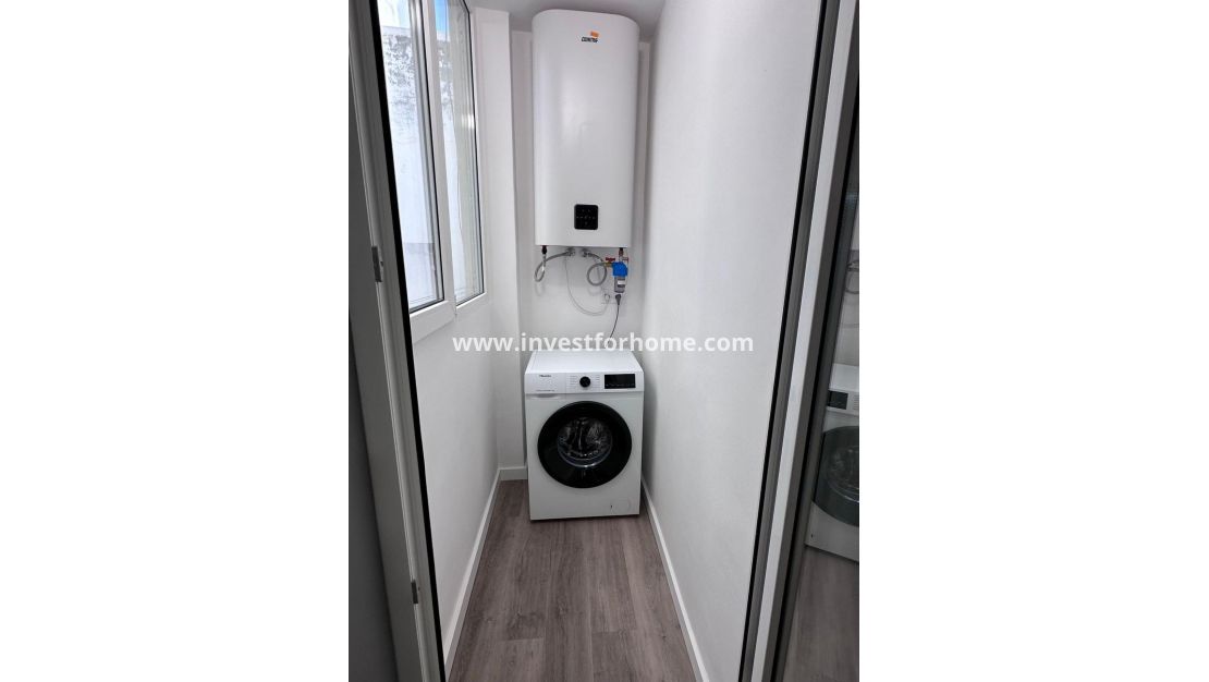 Reventa - Apartamento - Torrevieja - Estacion De Autobuses