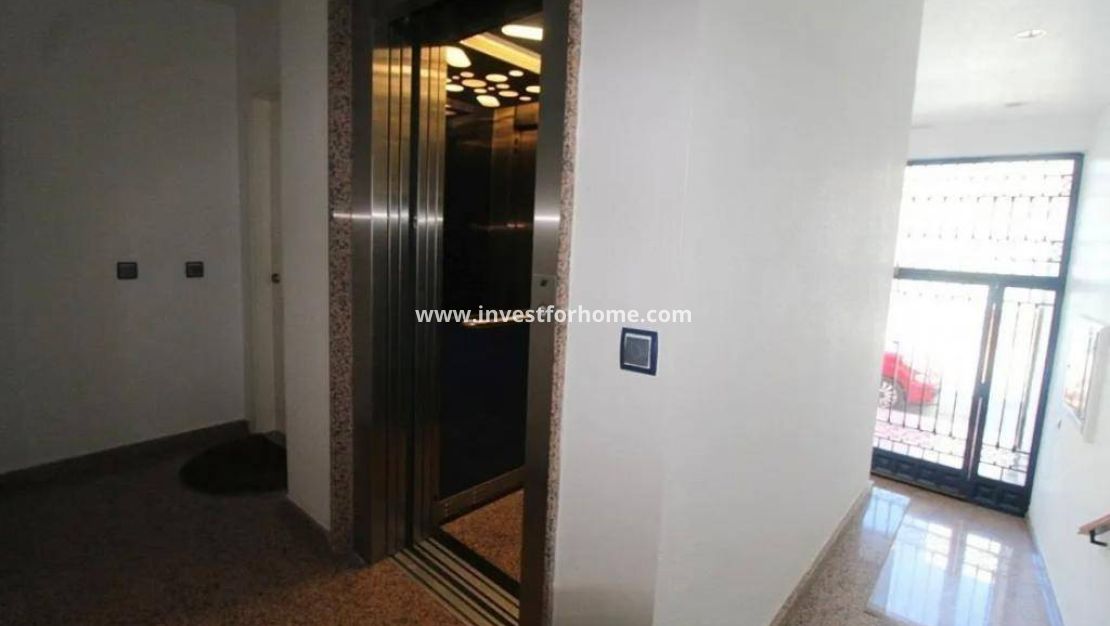 Reventa - Apartamento - Torrevieja - Estacion De Autobuses