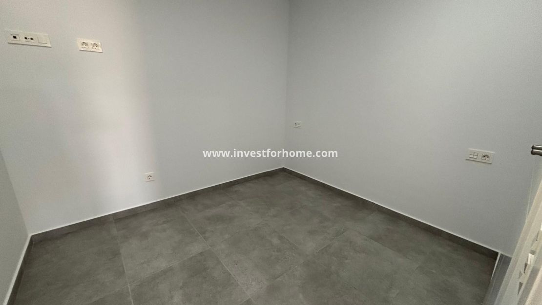 Reventa - Apartamento - Torrevieja - Estacion De Autobuses