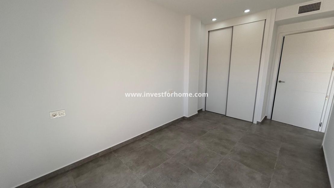 Reventa - Apartamento - Torrevieja - Estacion De Autobuses