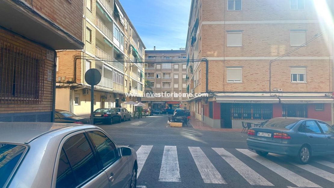 Reventa - Apartamento - Torrevieja - Estacion De Autobuses