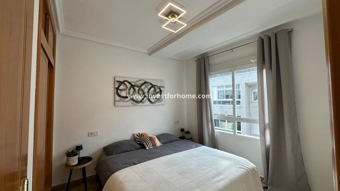 Reventa - Apartamento - Torrevieja - Estacion De Autobuses