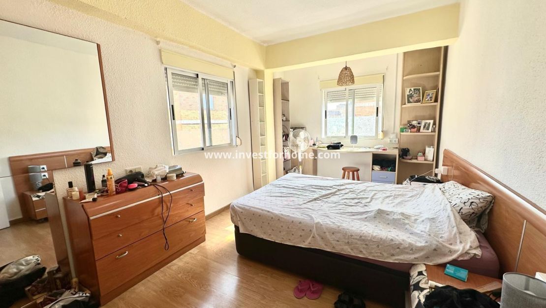 Reventa - Apartamento - Torrevieja - Estacion De Autobuses