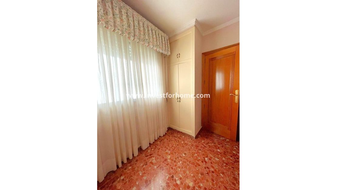 Reventa - Apartamento - Torrevieja - Estacion De Autobuses