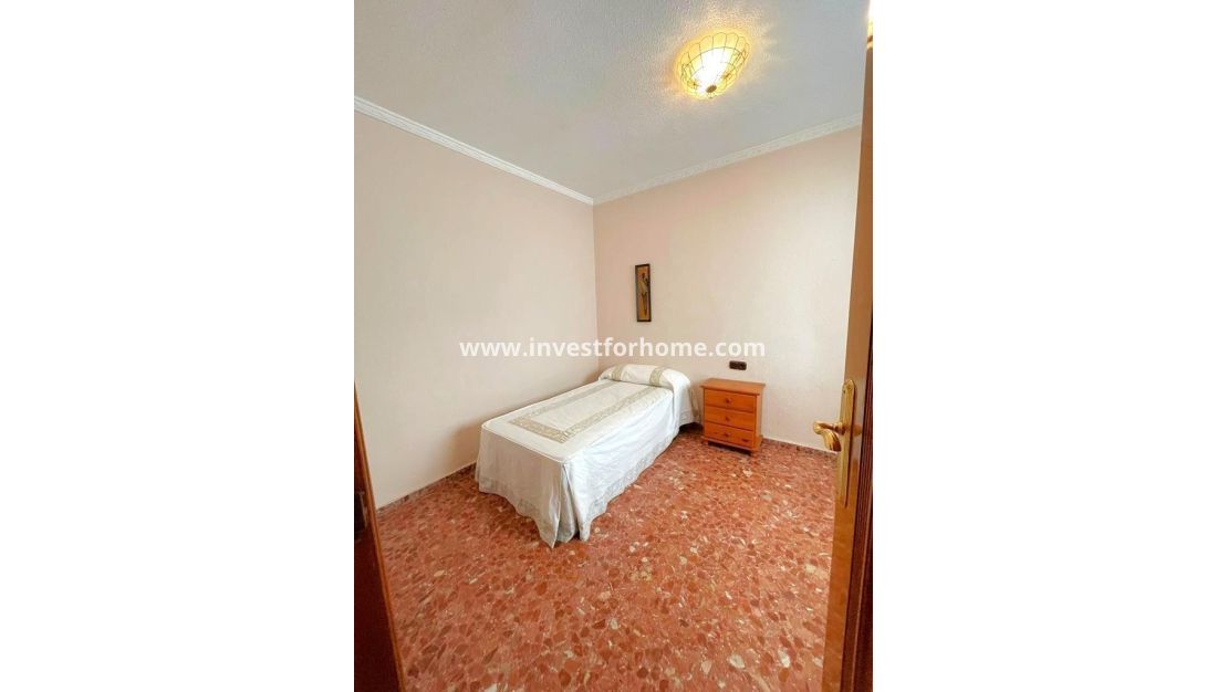 Reventa - Apartamento - Torrevieja - Estacion De Autobuses