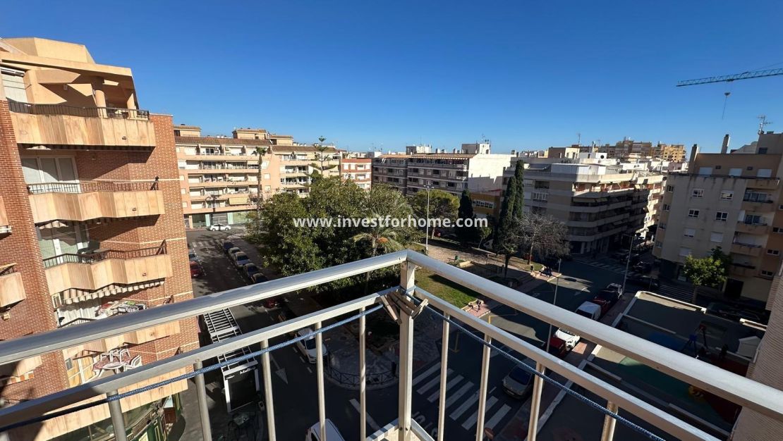 Reventa - Apartamento - Torrevieja - Estacion De Autobuses