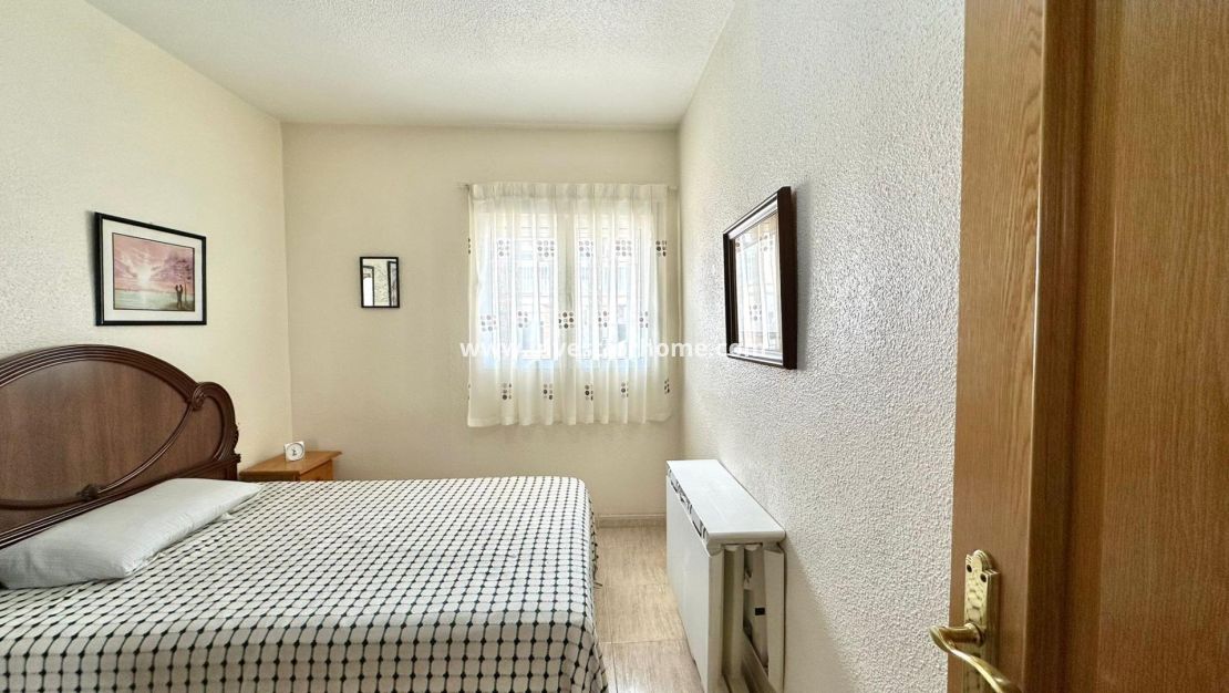 Reventa - Apartamento - Torrevieja - Estacion De Autobuses