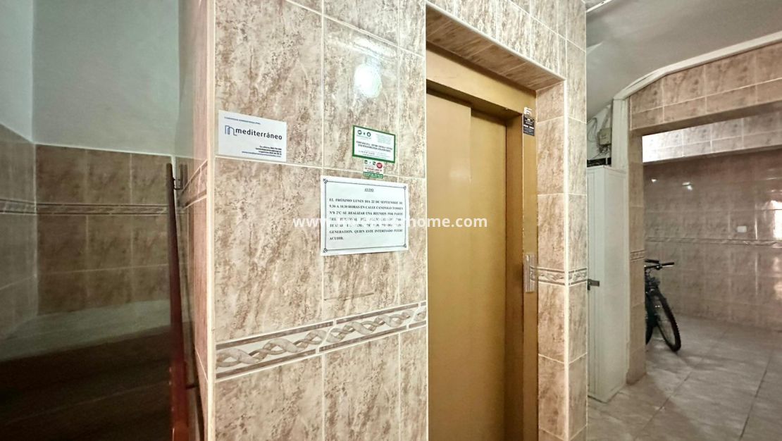 Reventa - Apartamento - Torrevieja - Estacion De Autobuses