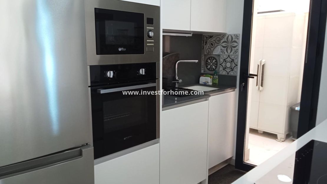 Reventa - Apartamento - Torrevieja - Estacion De Autobuses