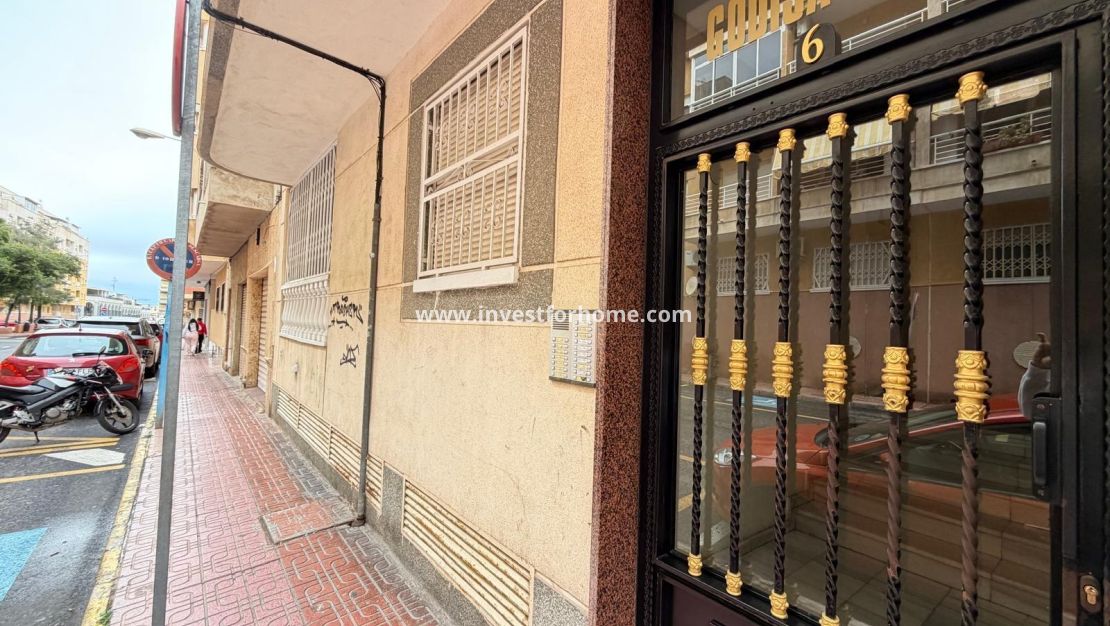 Reventa - Apartamento - Torrevieja - Estacion De Autobuses