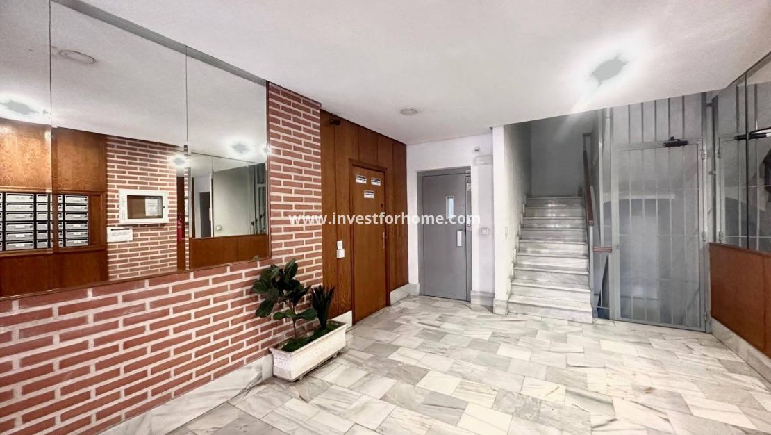 Reventa - Apartamento - Torrevieja - Estacion De Autobuses
