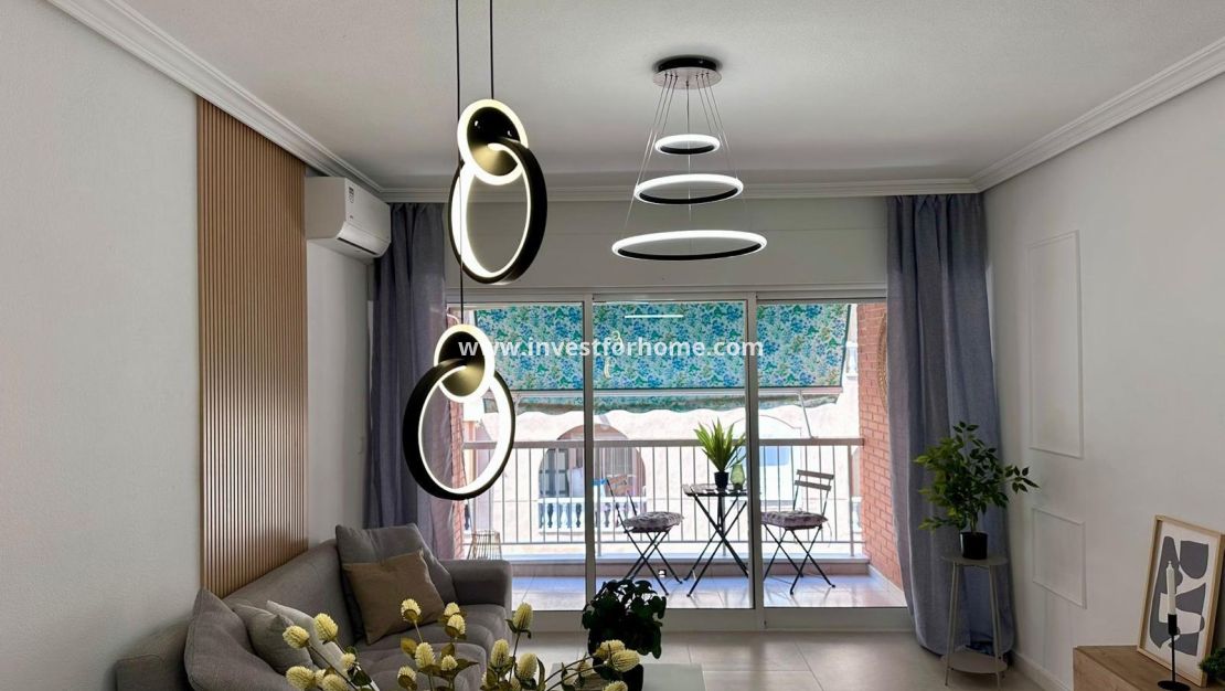 Reventa - Apartamento - Torrevieja - Estacion De Autobuses