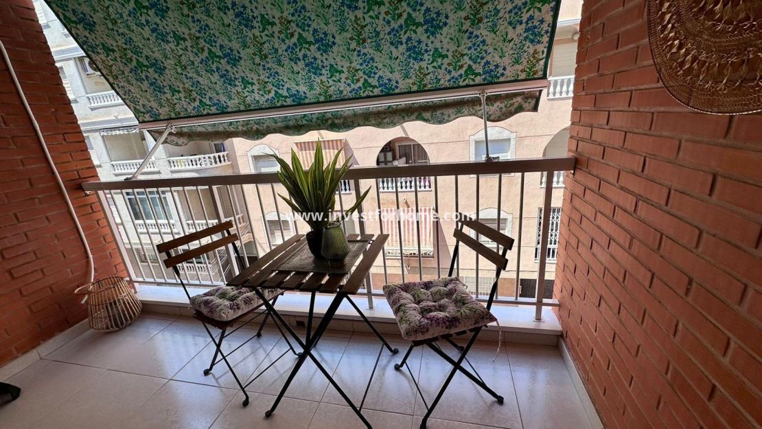 Reventa - Apartamento - Torrevieja - Estacion De Autobuses