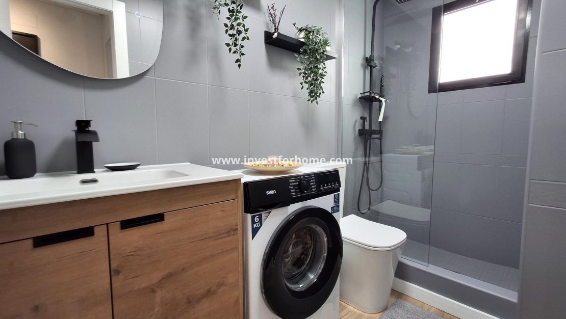 Reventa - Apartamento - Torrevieja - Estacion De Autobuses