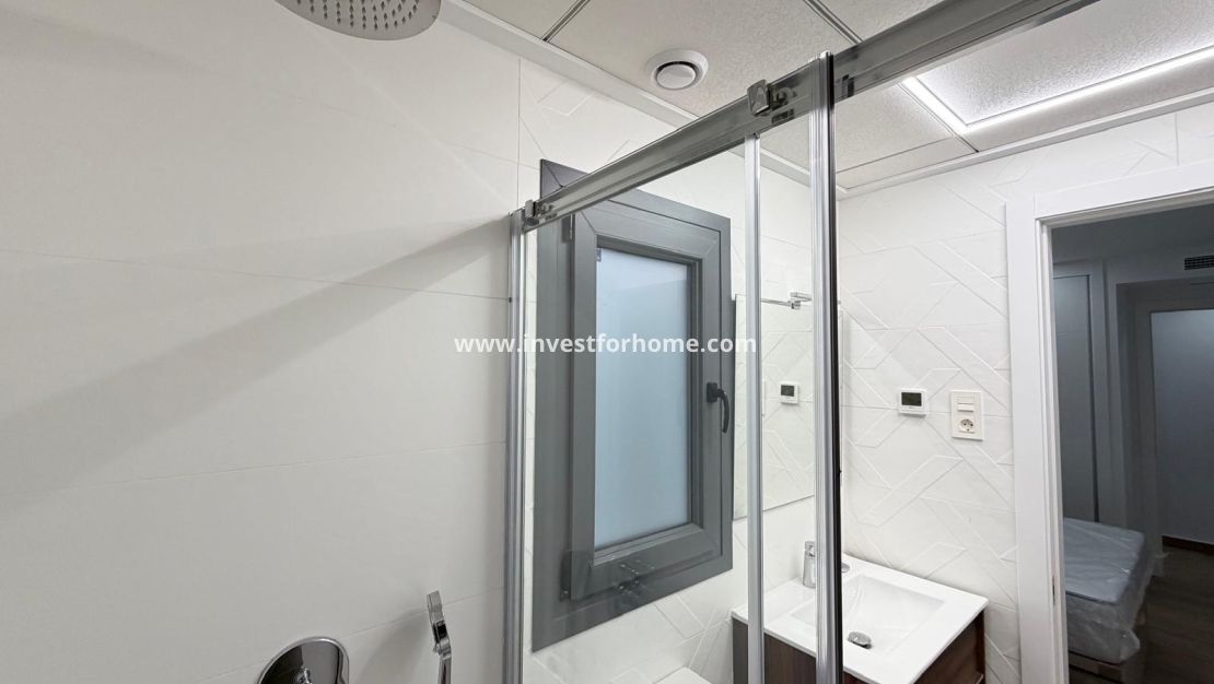 Reventa - Apartamento - Torrevieja - Estacion De Autobuses