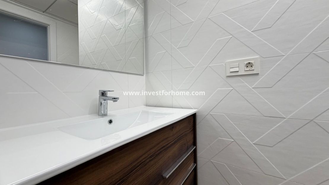 Reventa - Apartamento - Torrevieja - Estacion De Autobuses