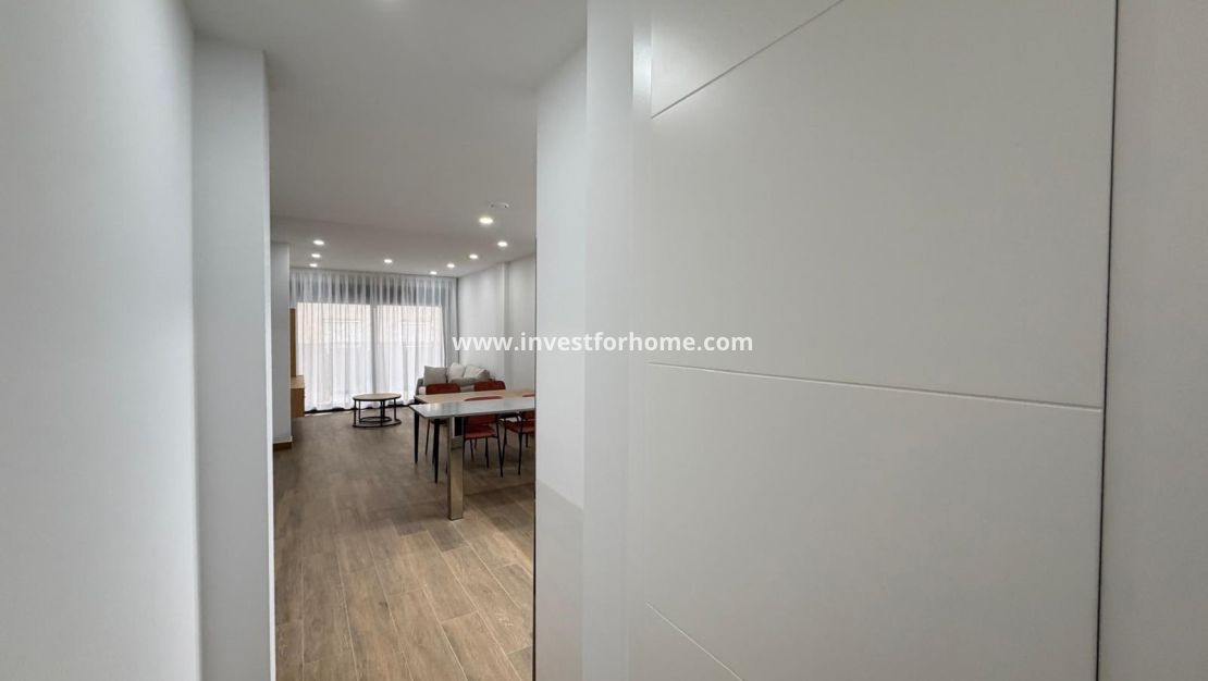 Reventa - Apartamento - Torrevieja - Estacion De Autobuses