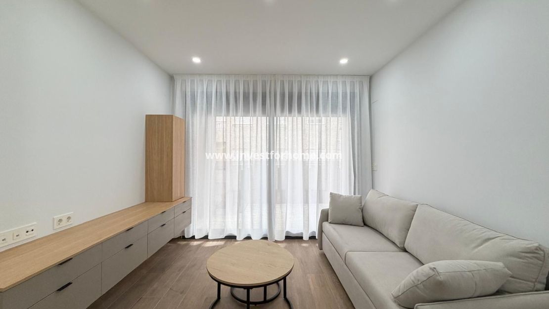 Reventa - Apartamento - Torrevieja - Estacion De Autobuses