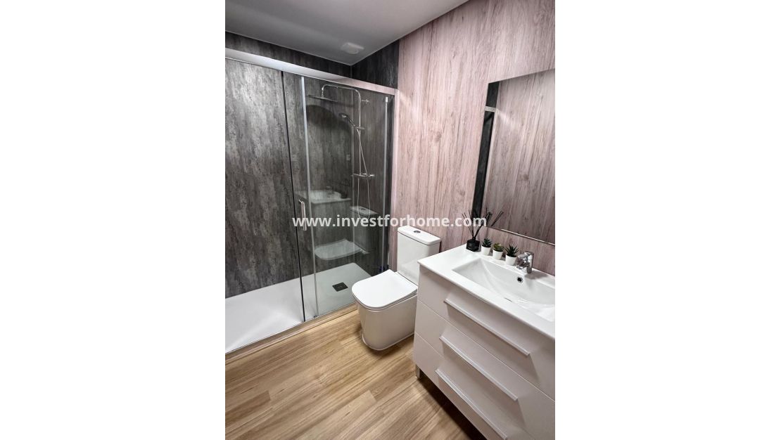 Reventa - Apartamento - Torrevieja - Estacion De Autobuses
