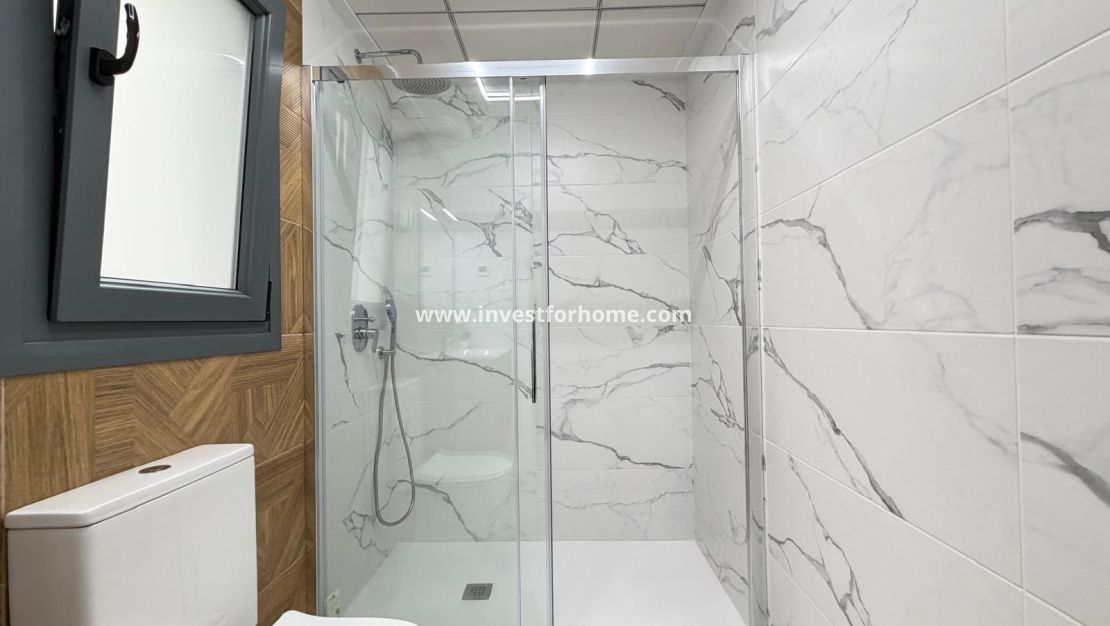 Reventa - Apartamento - Torrevieja - Estacion De Autobuses
