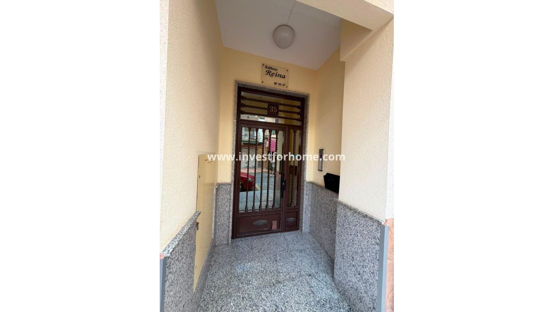 Reventa - Apartamento - Torrevieja - Estacion De Autobuses