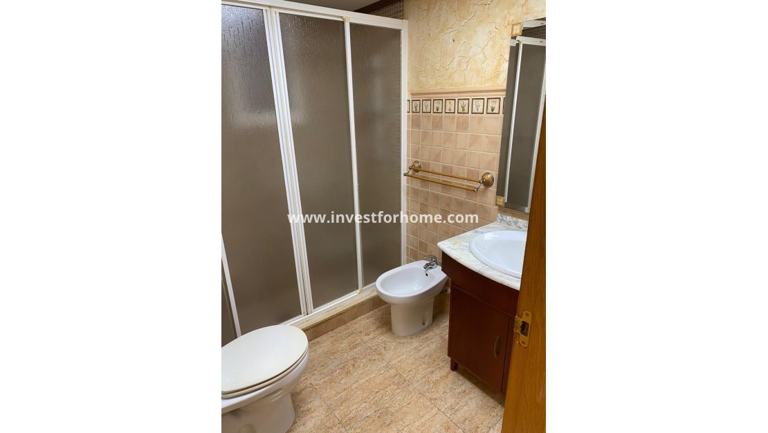 Reventa - Apartamento - Torrevieja - Estacion De Autobuses