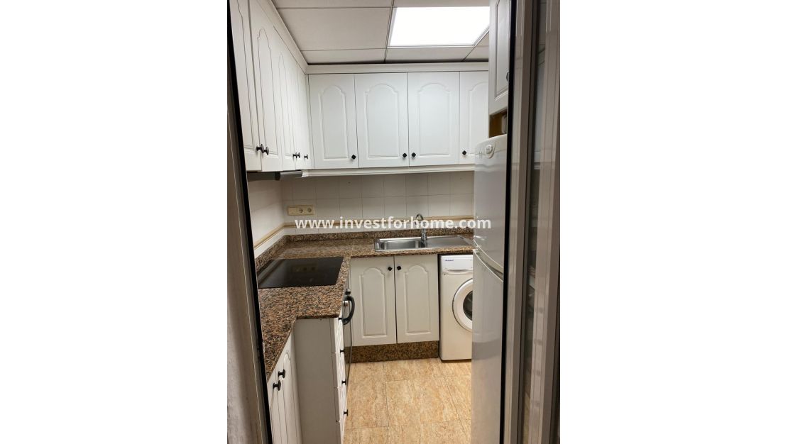 Reventa - Apartamento - Torrevieja - Estacion De Autobuses