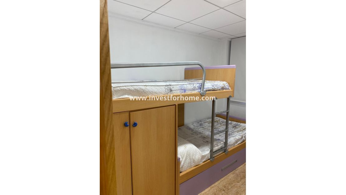 Reventa - Apartamento - Torrevieja - Estacion De Autobuses