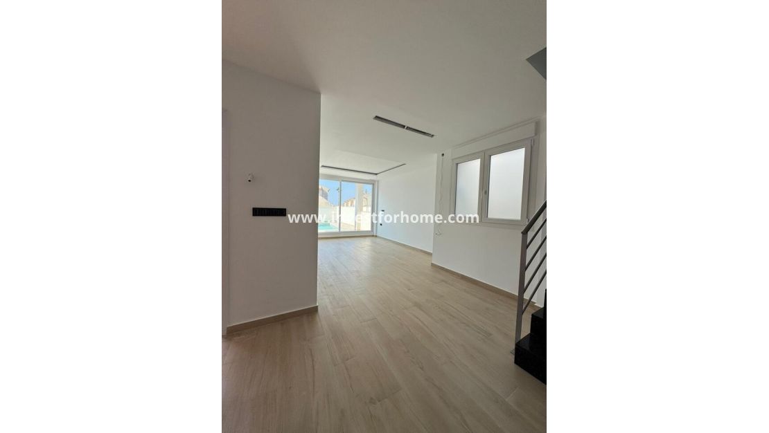 Reventa - Chalet - Torrevieja - aguas nuevas