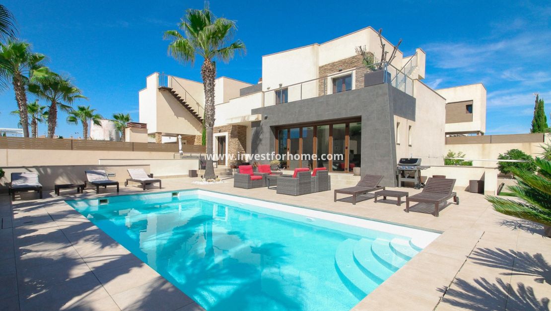 Reventa - Chalet - Torrevieja - Aguas Nuevas
