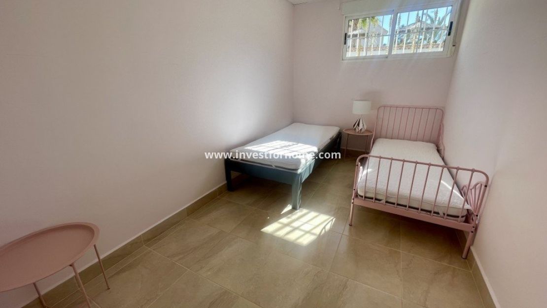 Reventa - Chalet - Urb. La Marina - Inland