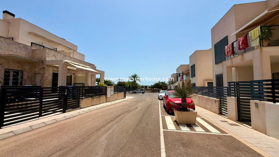 Sale - Apartment - Torrevieja - aguas nuevas