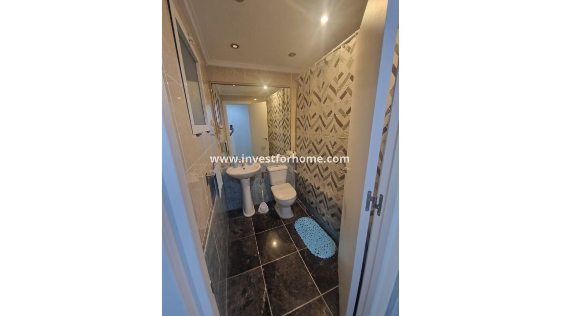 Sale - Apartment - Torrevieja - Centro - Muelle Pesquero