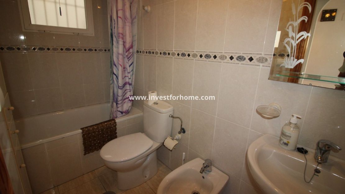 Sale - Apartment - Torrevieja - Centro