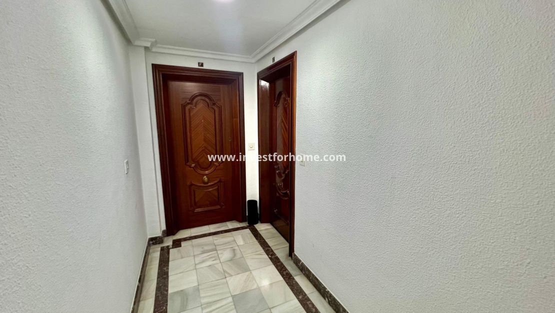 Sale - Apartment - Torrevieja - Centro