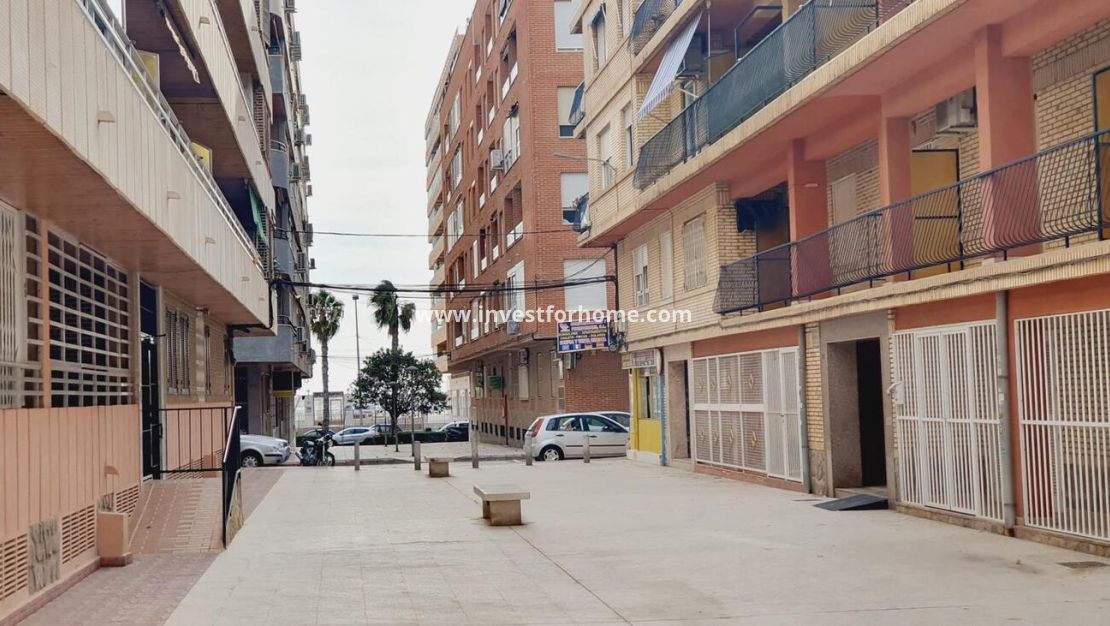 Sale - Apartment - Torrevieja - Centro