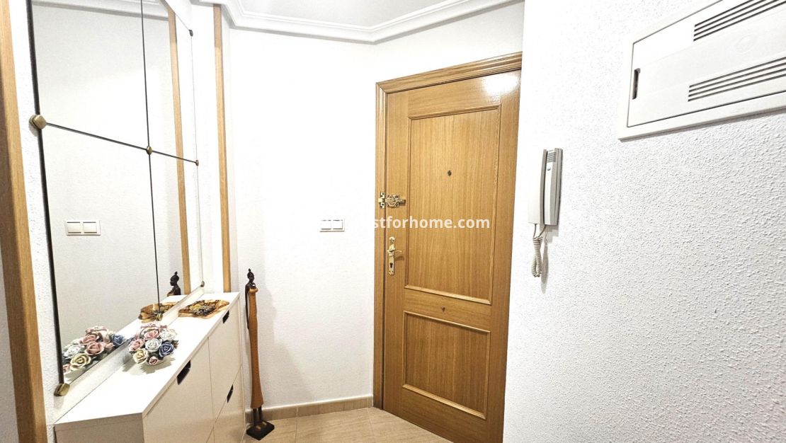 Sale - Apartment - Torrevieja - Centro