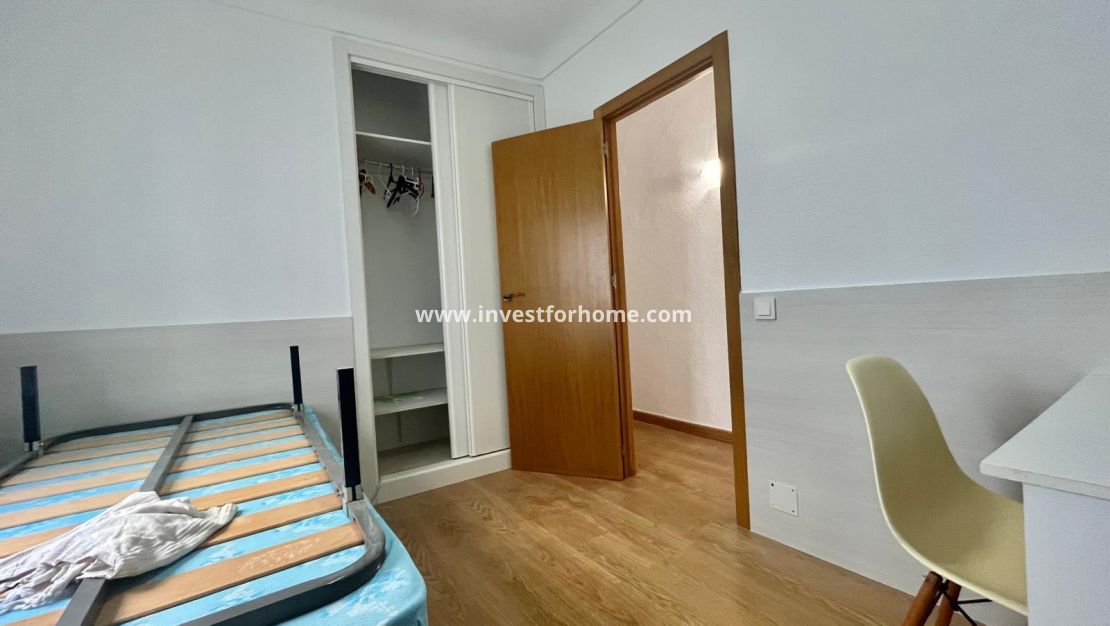 Sale - Apartment - Torrevieja - Centro