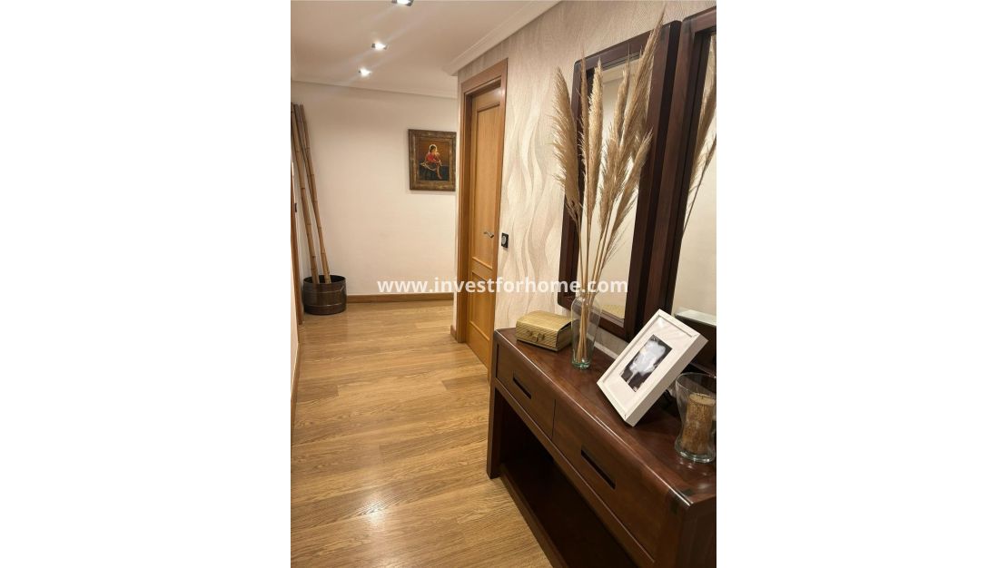 Sale - Apartment - Torrevieja - Centro