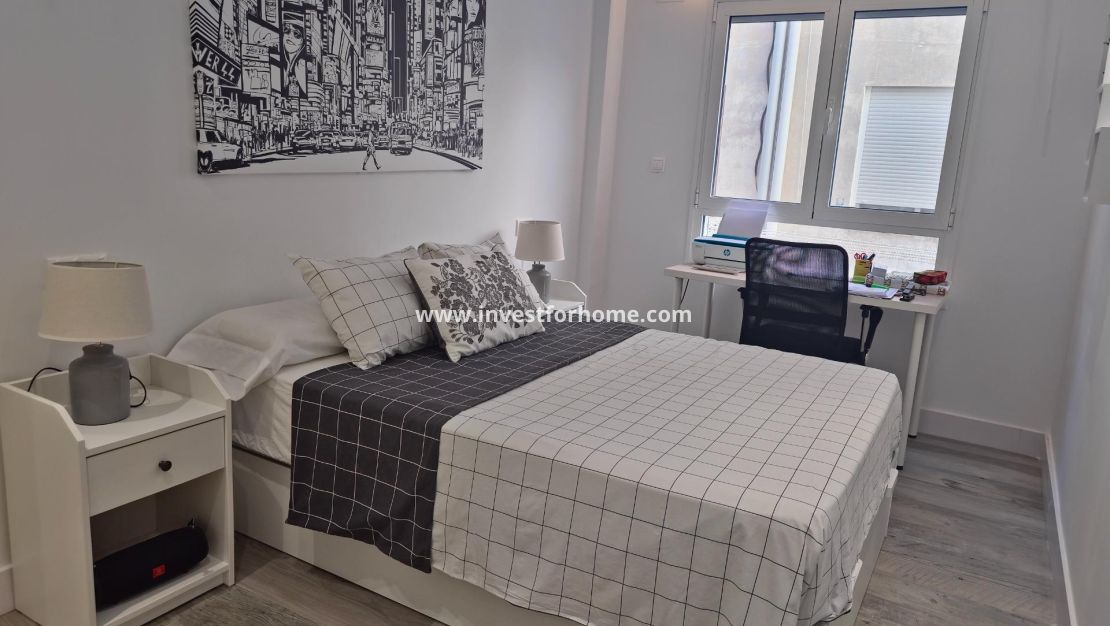 Sale - Apartment - Torrevieja - Centro