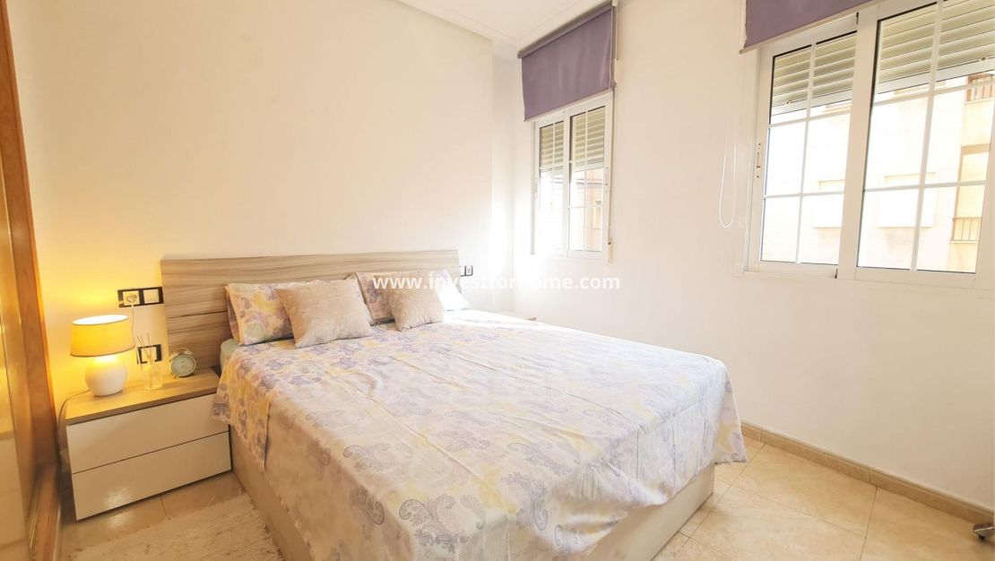 Sale - Apartment - Torrevieja - Centro