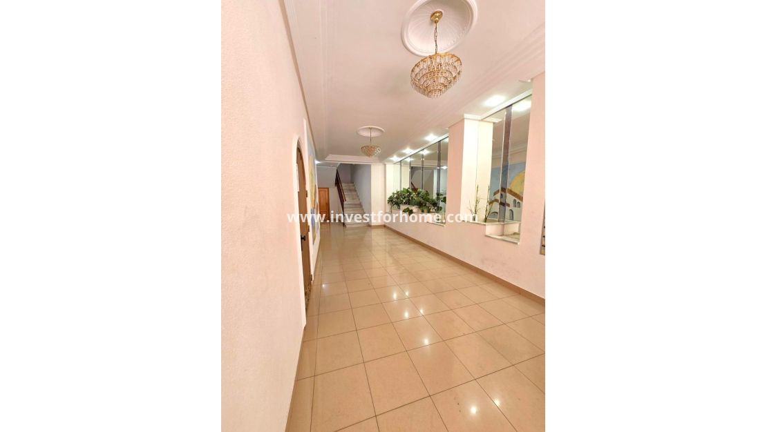 Sale - Apartment - Torrevieja - Centro