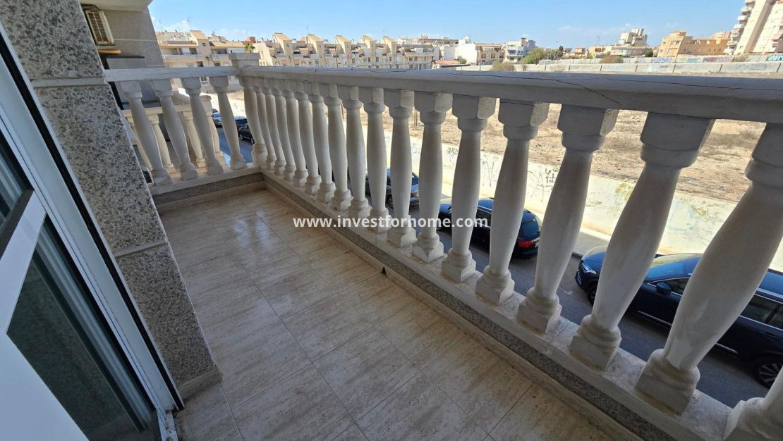 Sale - Apartment - Torrevieja - Centro