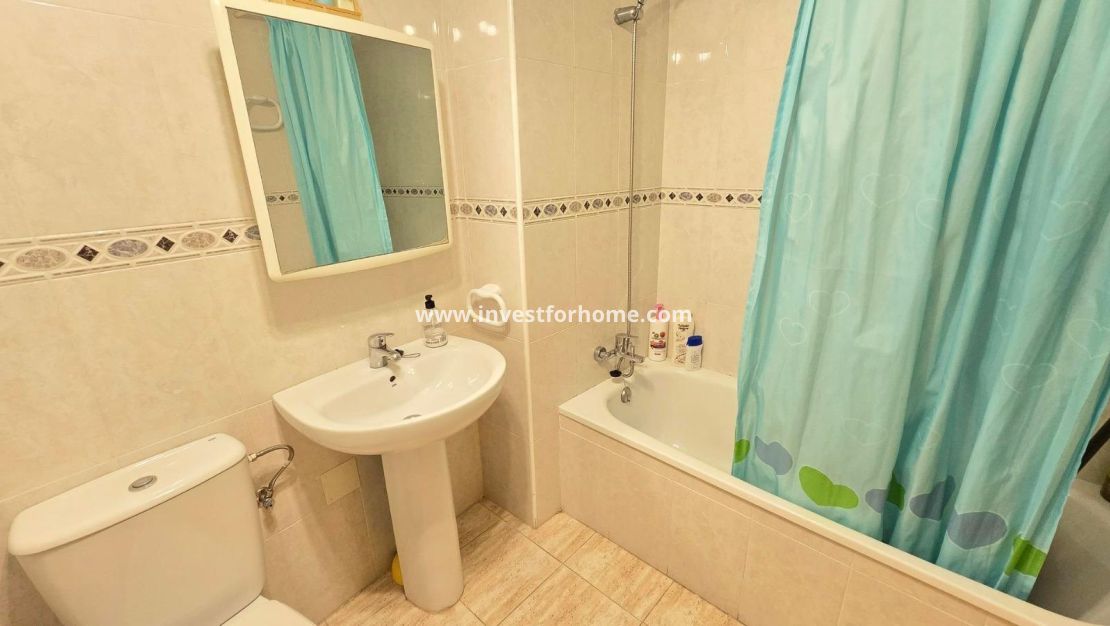 Sale - Apartment - Torrevieja - Centro