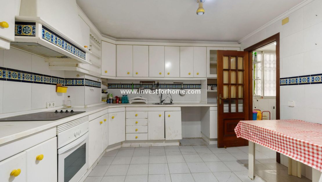 Sale - Apartment - Torrevieja - Centro