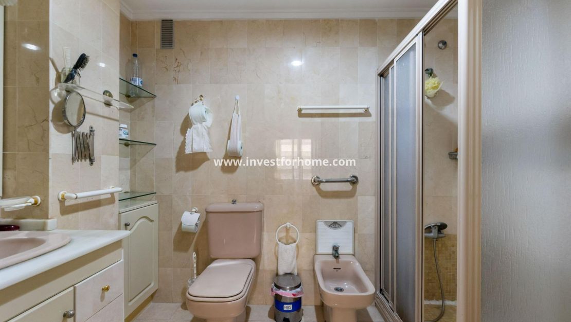 Sale - Apartment - Torrevieja - Centro