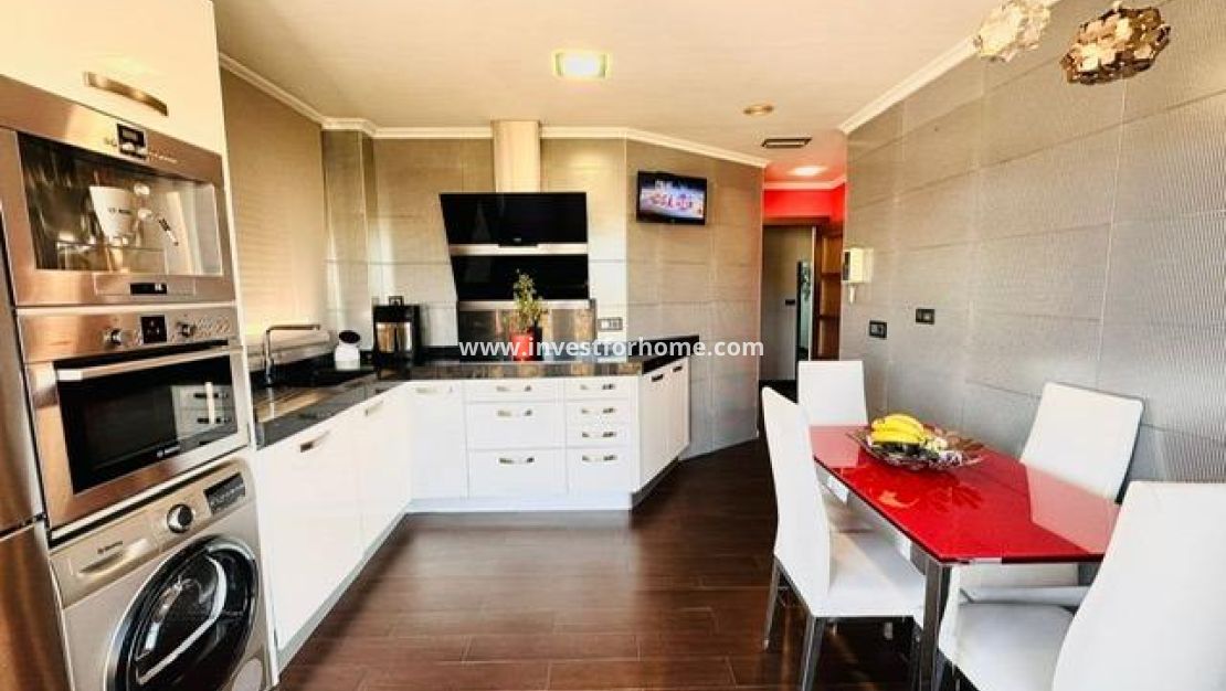 Sale - Apartment - Torrevieja - Centro