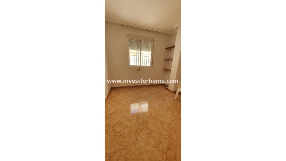 Sale - Apartment - Torrevieja - Centro