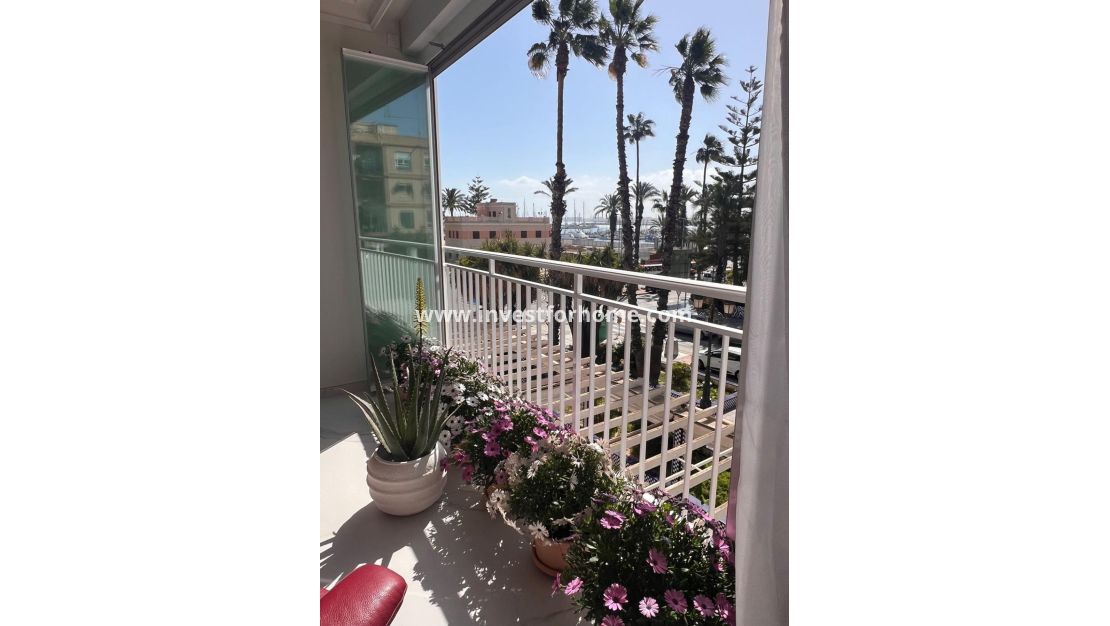 Sale - Apartment - Torrevieja - Centro