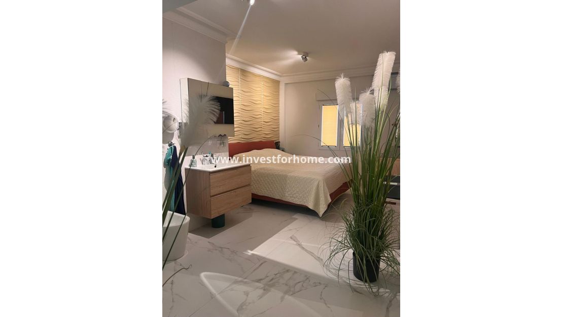 Sale - Apartment - Torrevieja - Centro